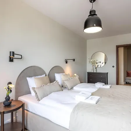 Concha Mit Blick Auf Den Hafen By Interhome Apartman *
